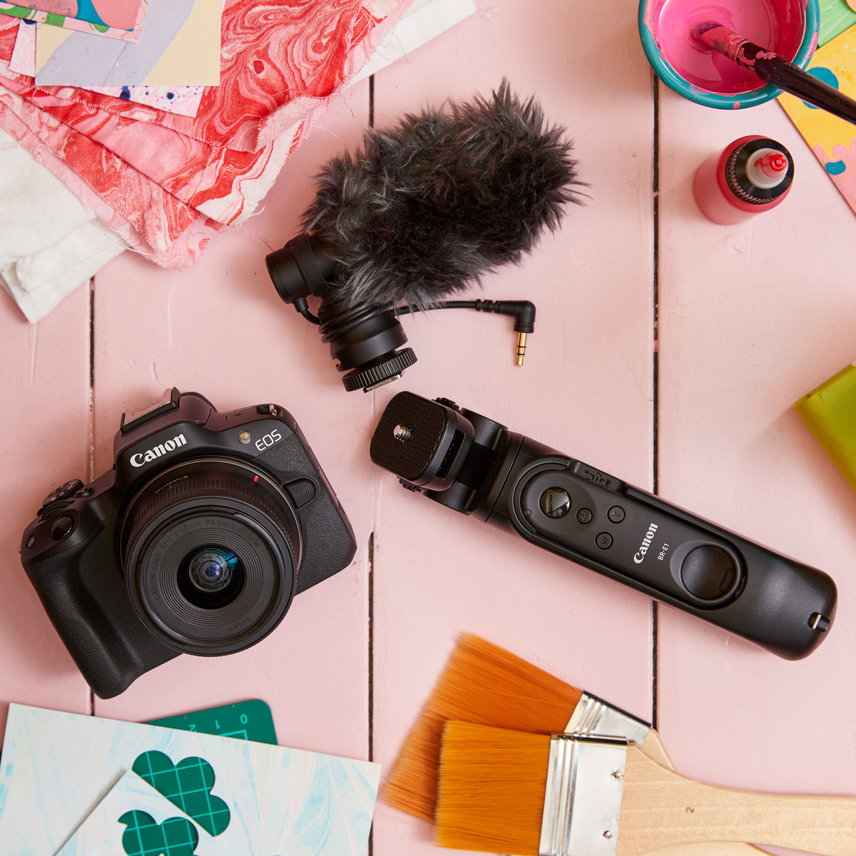 Canon EOS R50 Content Creator Kit 5811C035Ba manufacturer photograph 2