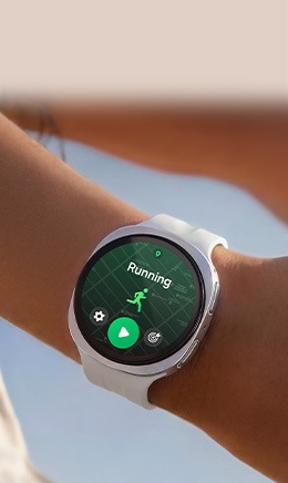 A person with Galaxy Watch9 in Cream with a Sport Band in Cream on the wrist. Running training program is displayed on screen.